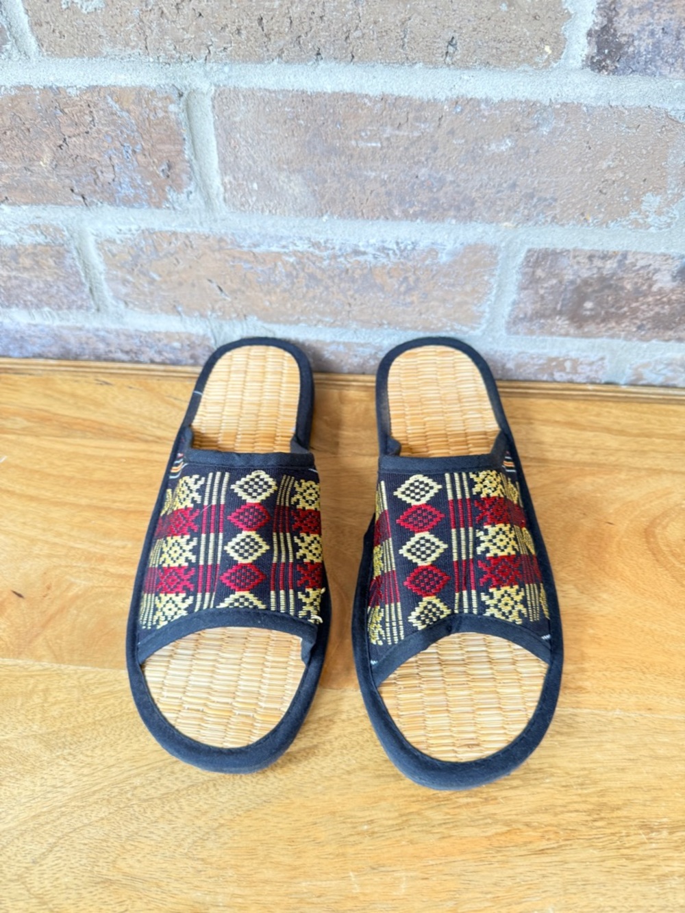 Woven Open-Toe Women’s Slippers in Black with Red & Gold Pattern